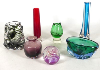 Lot 446 - A box of assorted glassware to include...