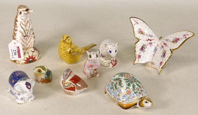 Lot 236 - A collection of Royal Crown Derby desk...