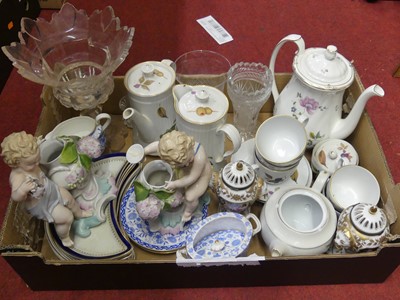 Lot 160 - A box of miscellaneous items, to include a...