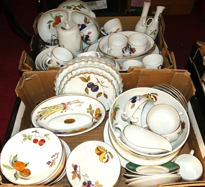 Lot 163 - A Royal Worcester Evesham pattern extensive...