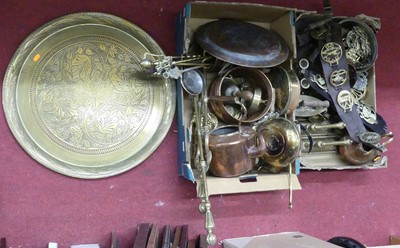 Lot 165 - Two boxes of miscellaneous metalware, to...
