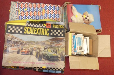 Lot 172 - A large collection of miscellaneous items to...