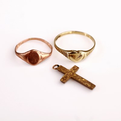 Lot 359 - A child's 9ct gold signet ring, together with...