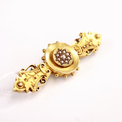 Lot 361 - An Edwardian 15ct gold and seed pearl set, bar...