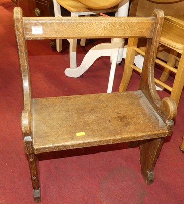 Lot 604 - A child's joined oak single seat pew, width 48cm