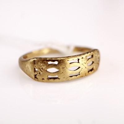 Lot 383 - A 9ct gold band ring, mishapen 1.6g