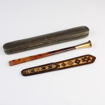 Lot 421 - A mid 20th century cigarette / cheroot holder,...