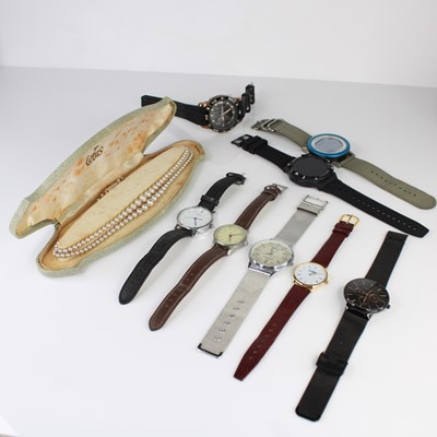 Lot 420 - A quantity of gentlemen's fashion watches,...