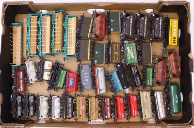 Lot 325 - One tray containing various 00 gauge unboxed...
