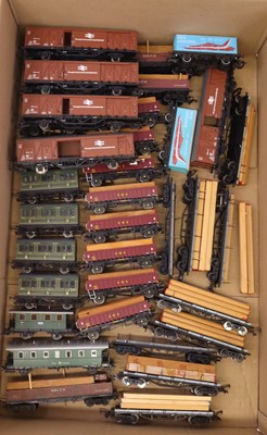 Lot 319 - One tray containing various 00 gauge unboxed...