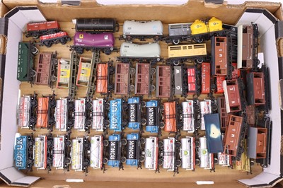 Lot 318 - One tray containing various 00 gauge unboxed...