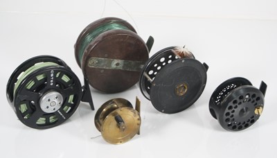 Lot 183 - A collection of centre pin reels to include...