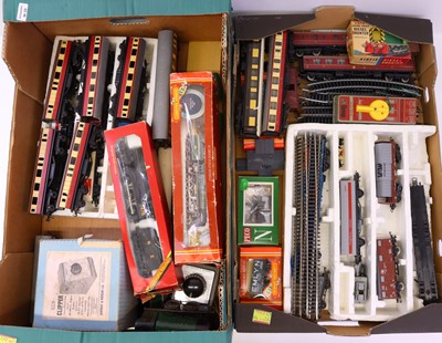 Lot 347 - Two trays containing 00 gauge Hornby, Airfix,...