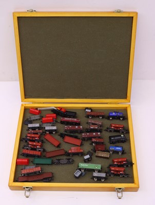 Lot 378 - small collection of Z and N gauge railway...