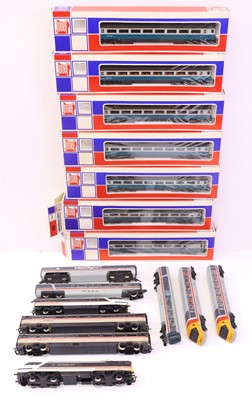 Lot 339 - A collection of various 00 gauge rolling stock,...