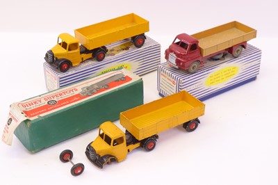 Lot 907 - Dinky Toys group of 3 playworn haualage...