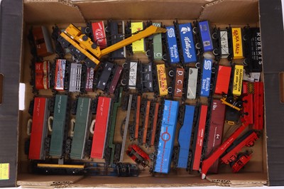 Lot 292 - One tray containing various 00 gauge wagons,...