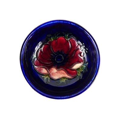 Lot 152 - A Moorcroft Anemone pattern pottery footed...