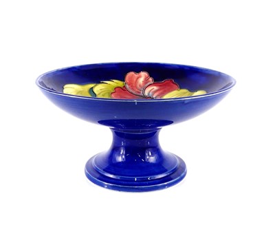 Lot 220 - A Moorcroft Hibiscus pattern pottery footed...