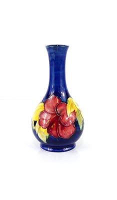 Lot 228 - A small Moorcroft Anemone pattern pottery...