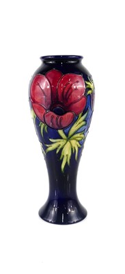 Lot 201 - A large contemporary Moorcroft Anemone pattern...
