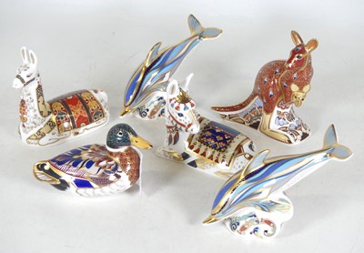 Lot 86 - A collection of Royal Crown Derby paperweights,...