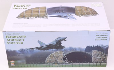 Lot 465 - Bachmann 1/72 scale pre-painted and assembled...