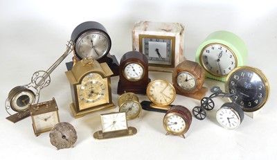 Lot 120 - A collection of desk and bedside clocks, to...
