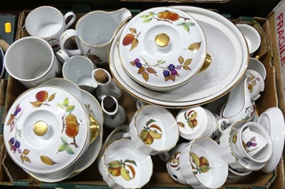 Lot 131 - A collection of Royal Worcester 'Evesham'...