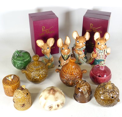 Lot 134 - A collection of ceramics to include four...