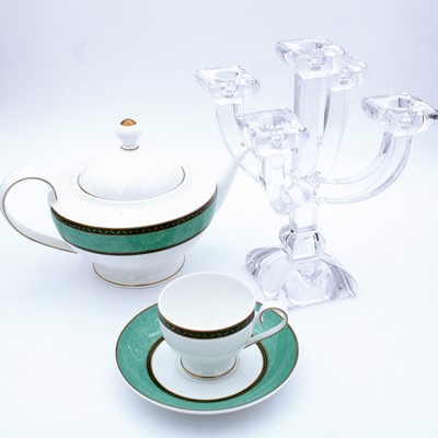 Lot 167 - A collection of ceramics and glass, to include...