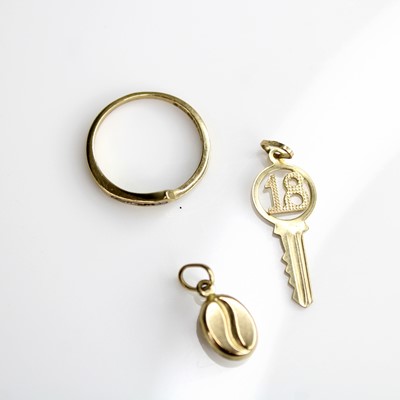 Lot 331 - A 9ct gold and diamond point set wishbone...