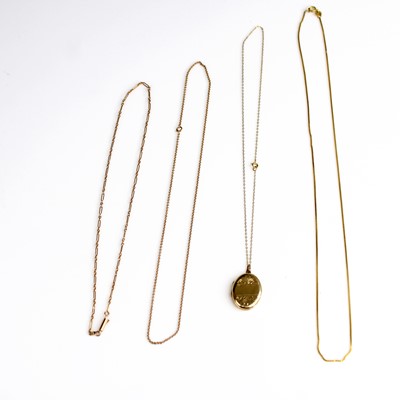 Lot 318 - Four various modern 9ct gold tracelink...