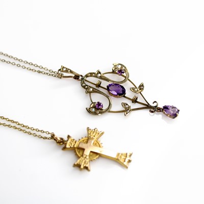 Lot 321 - A 9ct gold Celtic Cross pendant, 2.8mm, on...