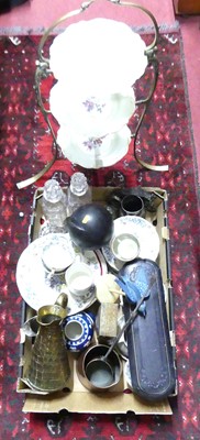 Lot 186 - A collection of ceramics, glass and metal...