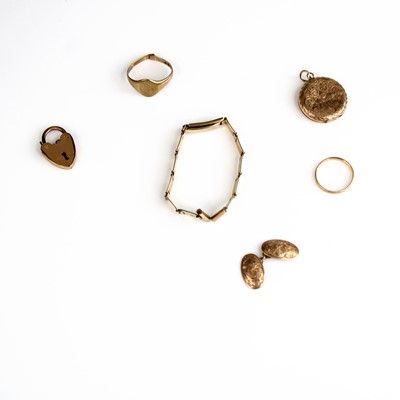 Lot 327 - A bag of scrap 9ct gold, to include two rings,...