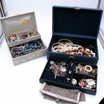 Lot 242 - A collection of costume jewellery to include...