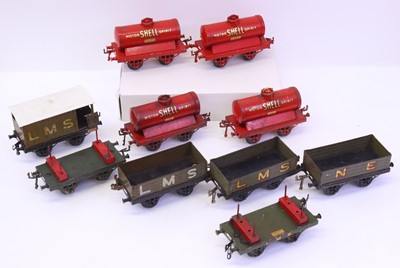 Lot 178 - Small collection of Hornby 0 gauge wagons to...
