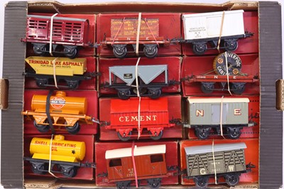 Lot 129 - 12 Hornby 0-gauge wagons to include a...