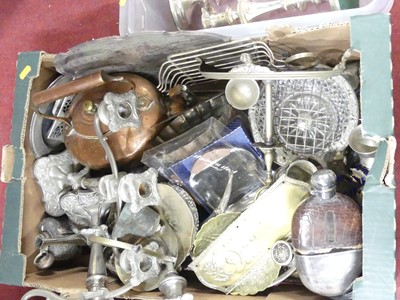 Lot 216 - A collection of metalware, to include a set of...