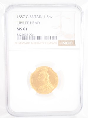 Lot 294 - Great Britain, 1887 gold full sovereign, obv:...