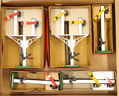 Lot 145 - Five Hornby post-war 0-gauge white solid post...