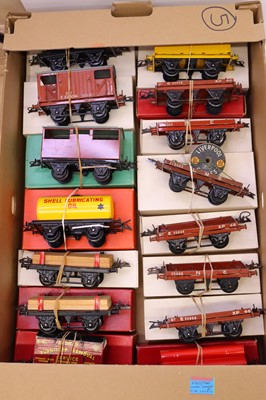 Lot 165 - Large tray of 15 post-way Hornby 0-gauge...