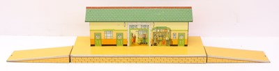 Lot 134 - 1949-54 Hornby 0-gauge No.3 Station, green...