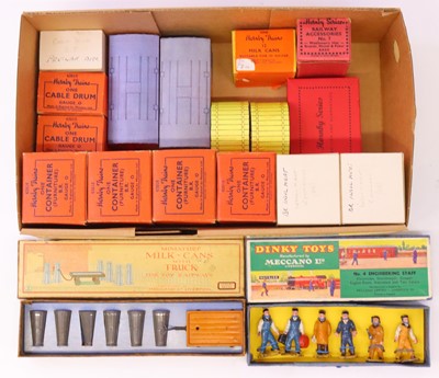 Lot 172 - Shoebox containing collection of small Hornby...