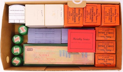 Lot 171 - Shoebox containing collection of small Hornby...