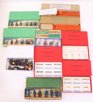 Lot 176 - Shoebox containing various Hornby accessories,...