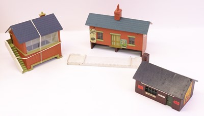 Lot 282 - Five non-Hornby buildings: Station building...