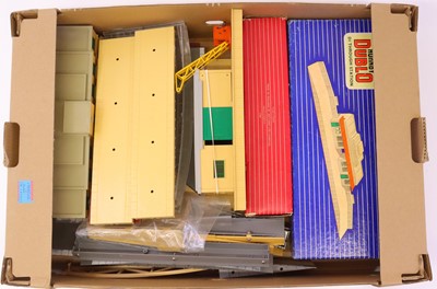 Lot 636 - Hornby-Dublo plastic buildings (VG-E): 5083...