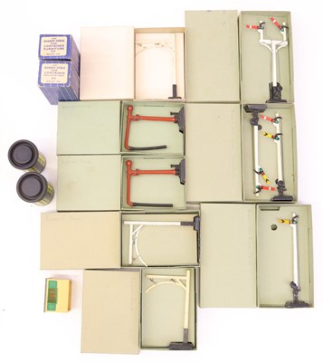 Lot 174 - Shoebox containing Hornby-Dublo items, all (VG-...